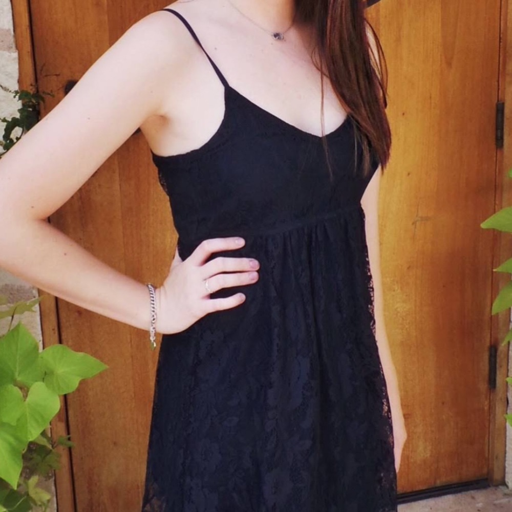 Hollister Lace Navy Blue V-neck Sleeveless Short Floral Babydoll Dress EUC